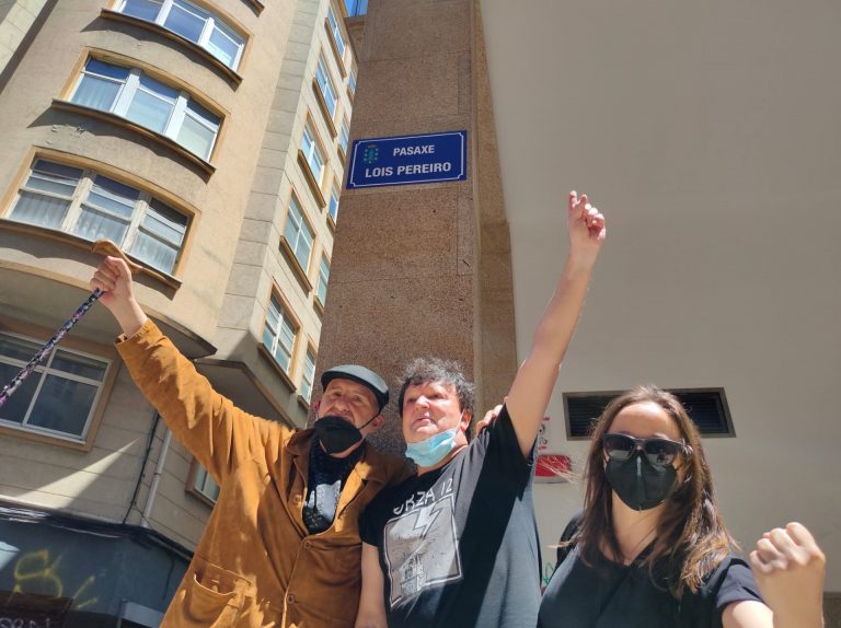 Música, lecturas en micro abierto y una placa en A Coruña: homenajes al poeta Lois Pereiro por los 25 años de su muerte