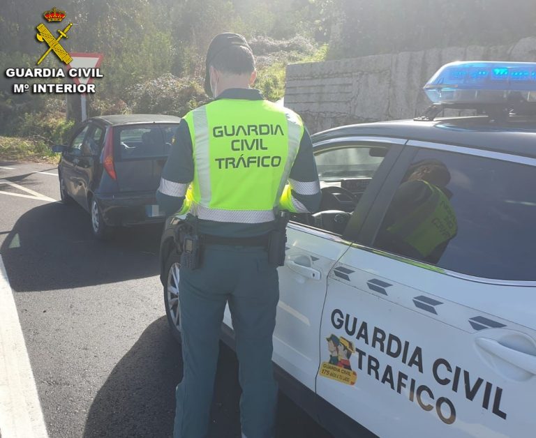 Denunciado tras sufrir un accidente mientras conducía un motocultor bajo efectos de las drogas sin disponer de carné