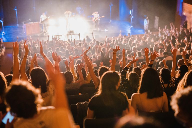 Los eventos y conciertos al aire libre tendrán un aforo máximo de 5.000 personas de pie o de 10.000 si están sentadas