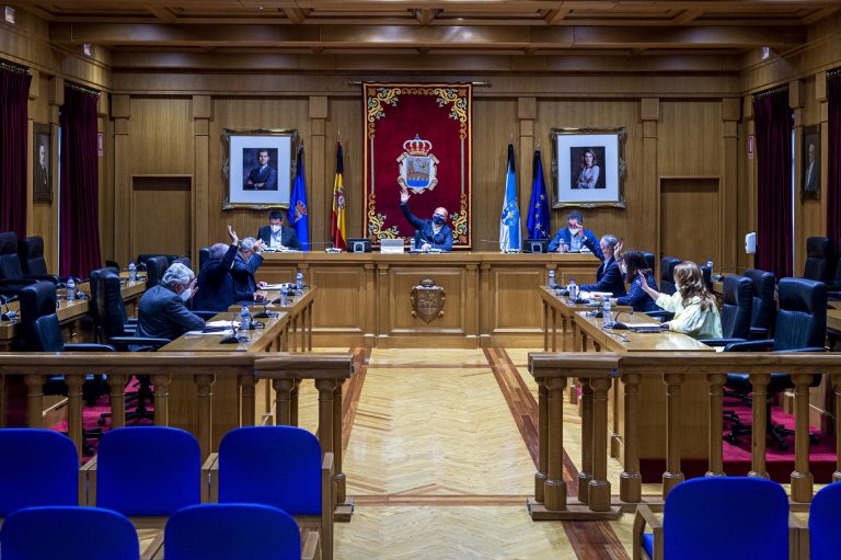 La Diputación de Ourense aprueba 1,8 millones para cooperación local, ámbito social y deportes