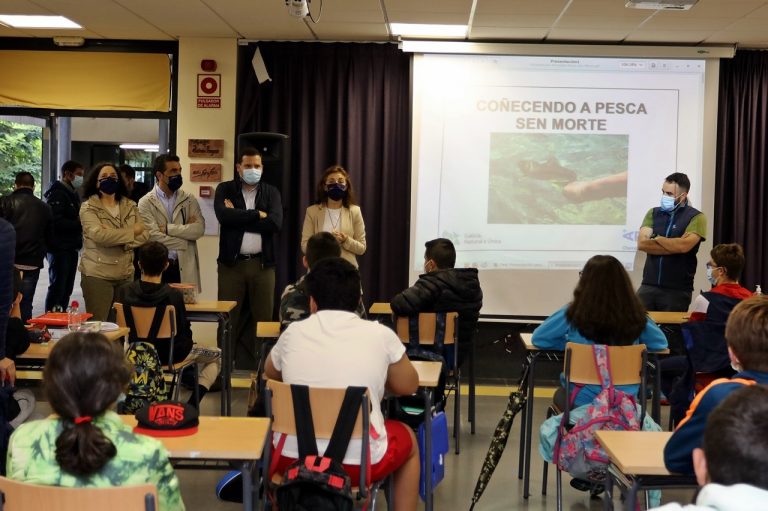 Las escuelas de río en Galicia buscan «afianzar» el «deseado» relevo generacional en la pesca fluvial, según la Xunta