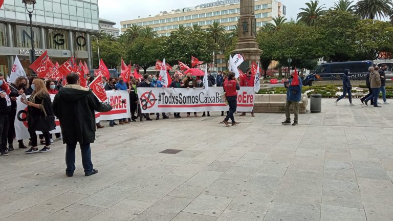 Trabajadores de Caixabank se movilizan en Galicia contra el ERE en una jornada de huelga
