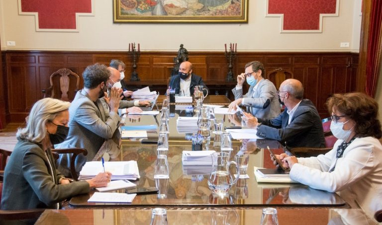 Gobierno local y oposición alcanzan un acuerdo para aprobar el nuevo plan de reactivación de A Coruña