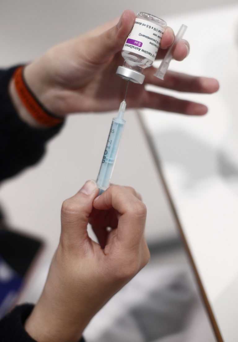 Los vacunados con pauta completa no tendrán que hacer cuarentena si son contacto estrecho de positivos