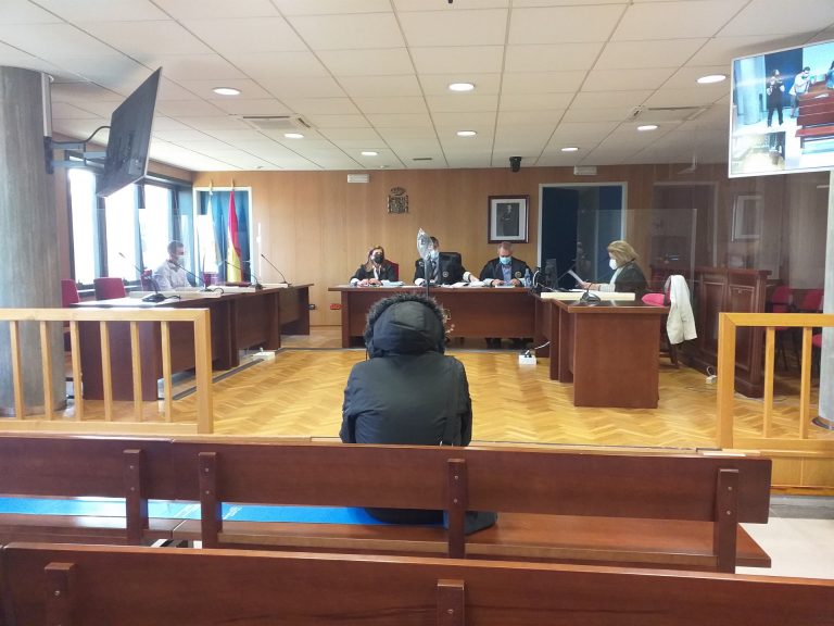 Elude prisión el exadministrador de un colegio de Vigo que admitió haber abusado de dos alumnas