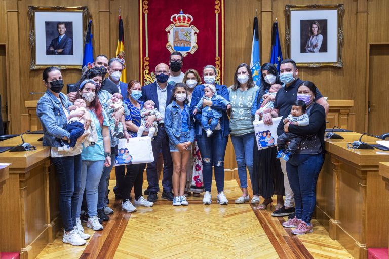 Un total de 269 familias reciben esta semana ayudas del programa de fomento de la natalidad de la Diputación de Ourense