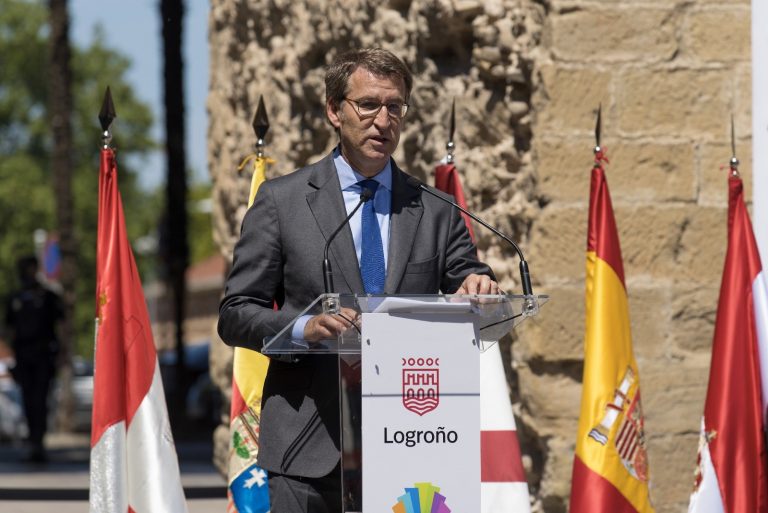 Feijoó pide «precaución» a los menores de 40 años, que «son ahora el sector de población más vulnerable»