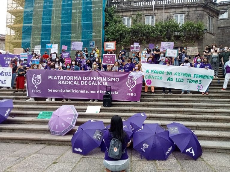 Una concentración en Santiago secunda movilizaciones en España contra la ley trans y piden la dimisión de Irene Montero