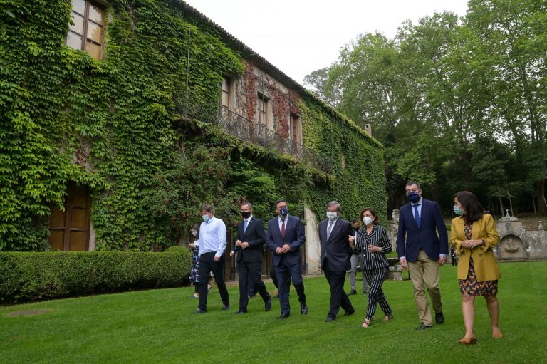 Sada (A Coruña) reclama al Gobierno y a la Xunta «acciones inmediatas» para evitar la salida de los muebles de Meirás