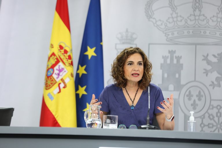 La nueva lista de morosos se reduce a 3.869 deudores y la deuda baja a 14.100 millones