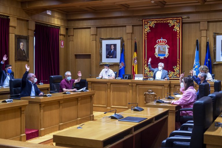 La Diputación de Ourense concede 340.000 euros en subvenciones a ayuntamientos, deportes y actividades culturales