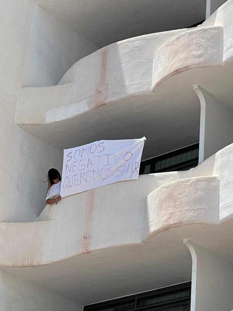 Estudiantes gallegos confinados en Mallorca a la espera del resultados de PCR denuncian falta de información