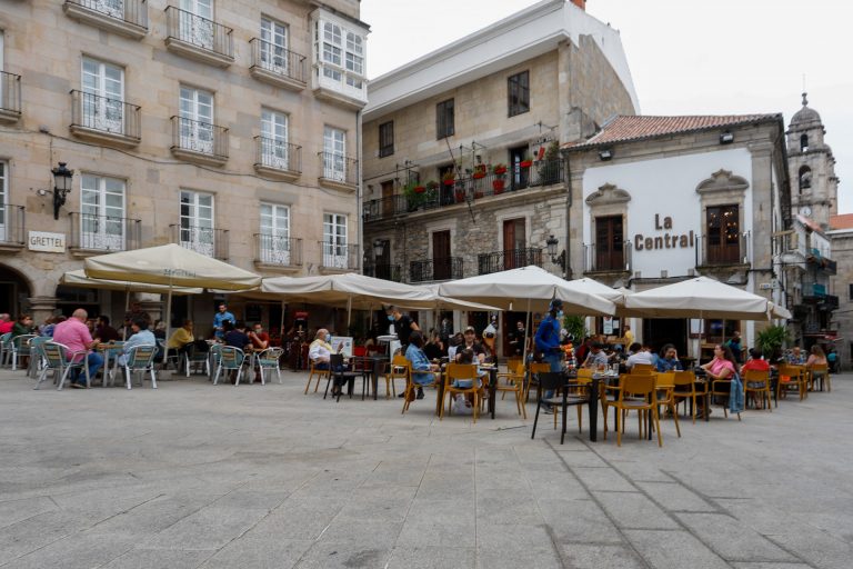 Pontevedra pasa al nivel medio de restricciones y Carnota y Sarria, en nivel alto
