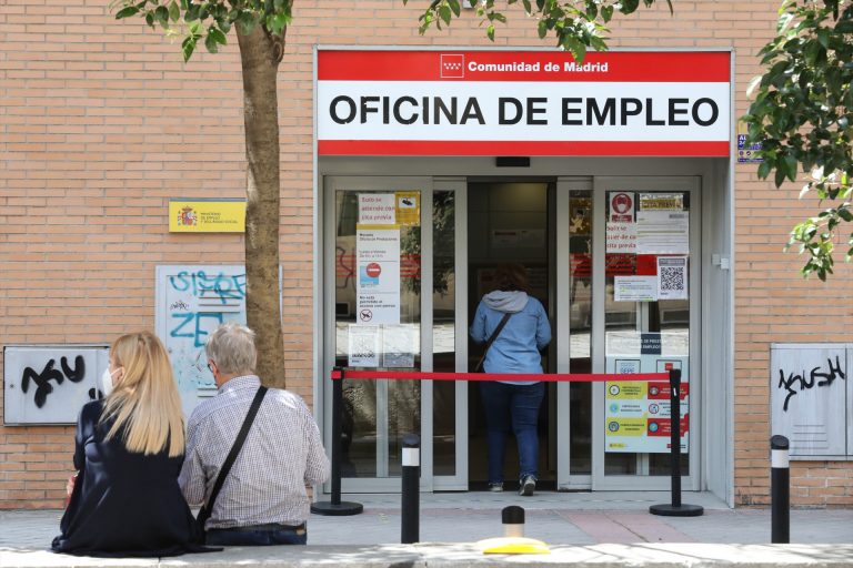 Los hogares gallegos con todos sus miembros en paro bajan en 12.000 en el tercer trimestre, hasta 46.100