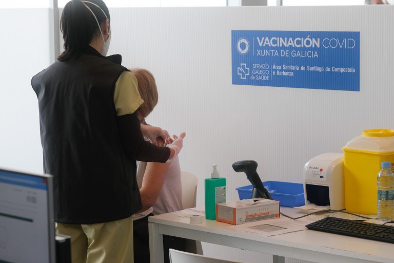 Cvirus.- La vacunación masiva del domingo en la Cidade da Cultura en Santiago tuvo un 78% de participación