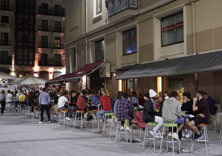 Sanidad propone a las CCAA cerrar el ocio nocturno y estudiar la posibilidad de aprobar un nuevo toque de queda