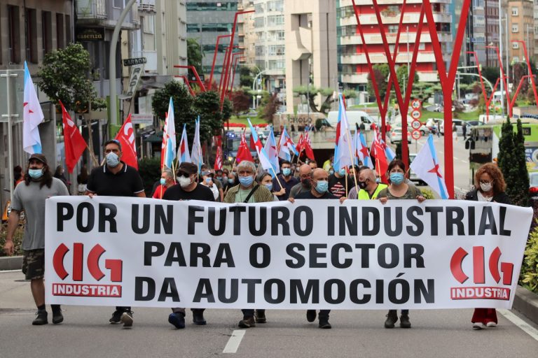 Una manifestación recorre las calles de Vigo para reclamar «un futuro industrial» para el sector de la automoción