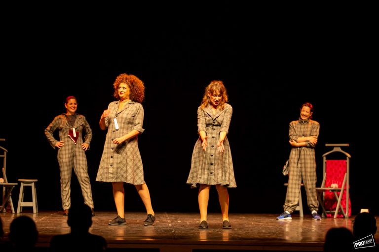 La compañía ‘Las niñas de Cádiz’ gana el premio del público de la Mostra de Teatro de Cangas