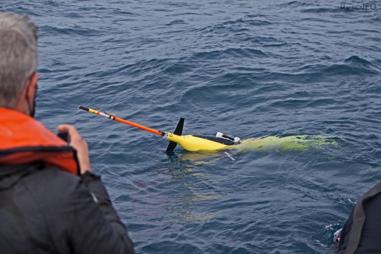 Un planeador submarino inicia una misión científica de observación oceánica en Fisterra (A Coruña)