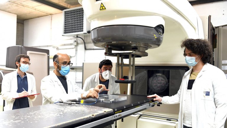 Investigadores de la USC crean un nuevo modelo de cámara de ionización ultra delgada para terapias contra el cáncer