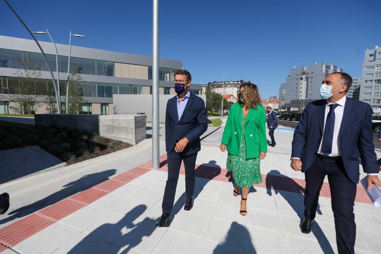 Feijóo inaugura el nuevo centro de salud de Narón, «uno de los más hermosos de España»