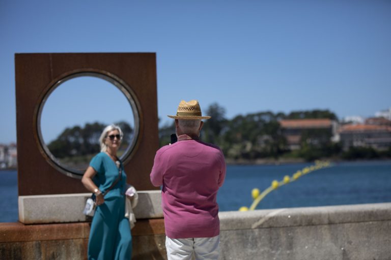 Feijóo dice que se ajustaron las medidas por la «idiosincrasia» de Sanxenxo, pero ahora le «toca» nivel máximo