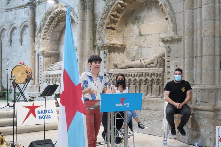 Los partidos celebran el Día de Galicia con la manifestación del BNG en Compostela y la ofrenda del PSOE en Rianxo