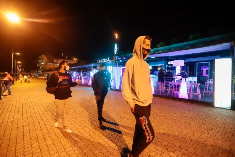 Formuladas 28 denuncias por circular por la calle sin ser conviviente de madrugada en Sanxenxo el fin de semana