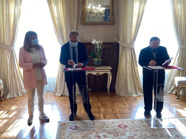 El Ayuntamiento de Santiago firma convenios de colaboración con cuatro entidades sociales por más de 170.000 euros