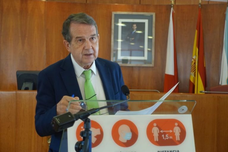 El alcalde de Vigo achaca a una «decisión política» la multa de la Xunta por el control de Aqualia tras su anulación