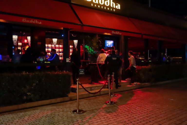 El Gobierno estudiará aplicar el pasaporte Covid para bares o discotecas, medida ya implantada en Galicia