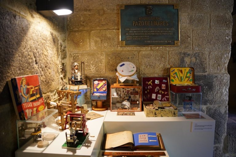 El Museo del Juguete abrirá sus puertas el 7 de agosto en Lalín con más de 1.000 piezas relacionadas con la infancia