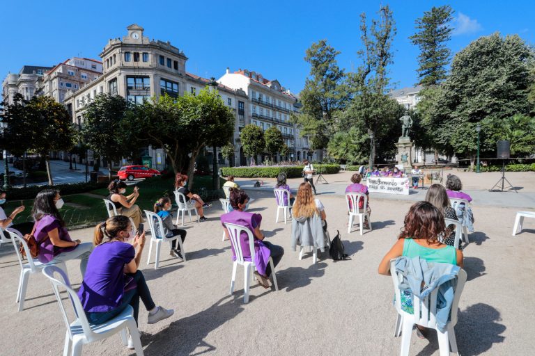 La concentración feminista de este sábado en Vigo pide «continuar la lucha en las calles», pese a la baja asistencia