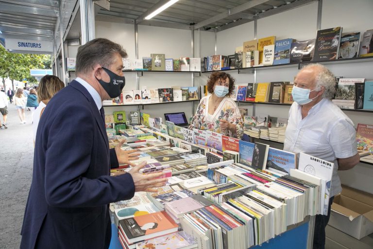 La Feria del Libro de A Coruña inaugura su 50 edición y trae de vuelta las presentaciones y cuentacuentos presenciales