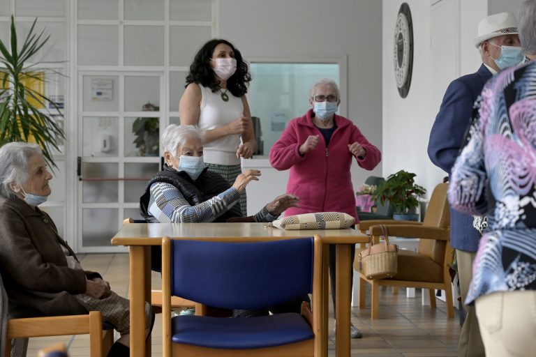 Bajan a 43 los usuarios contagiados en residencias de mayores tras un alta en Val do Dubra (A Coruña)