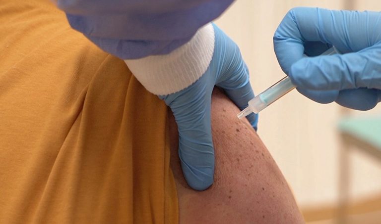 El BNG critica que PP y PSOE utilicen la vacunación «como un arma arrojadiza» y pide estar «a la altura»