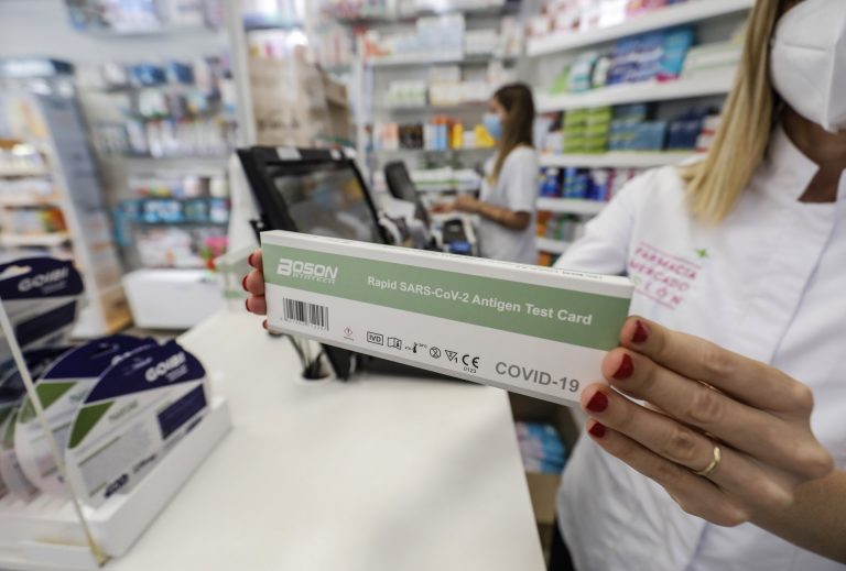 Las farmacias de Galicia venden 91.039 test de antígenos en la segunda semana de venta sin receta