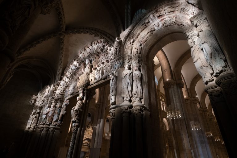 Las primeras visitas guiadas nocturnas a la Catedral de Santiago arrancan con aforos completos