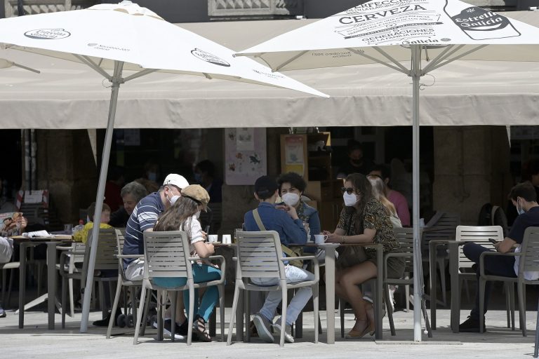 Los hosteleros de A Coruña piden al TSXG que declare nulas las nuevas restricciones