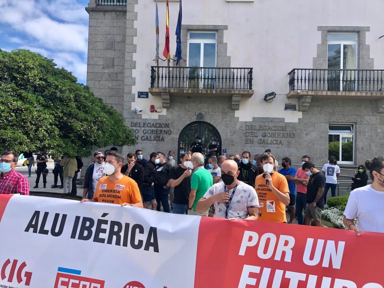 Trabajadores de Alu Ibérica de A Coruña urgen «decisiones» al administrador para salir del «pozo»