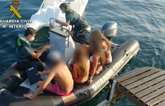 Rescatados cuatro menores en un hidropedal que llevaba dos hora a la deriva