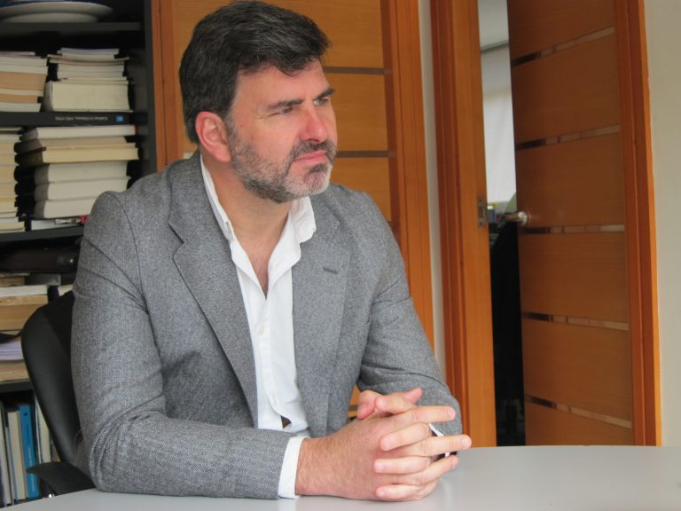 El socialista González Casares lamenta la «dinámica de confrontación» de Feijóo sobre los fondos europeos