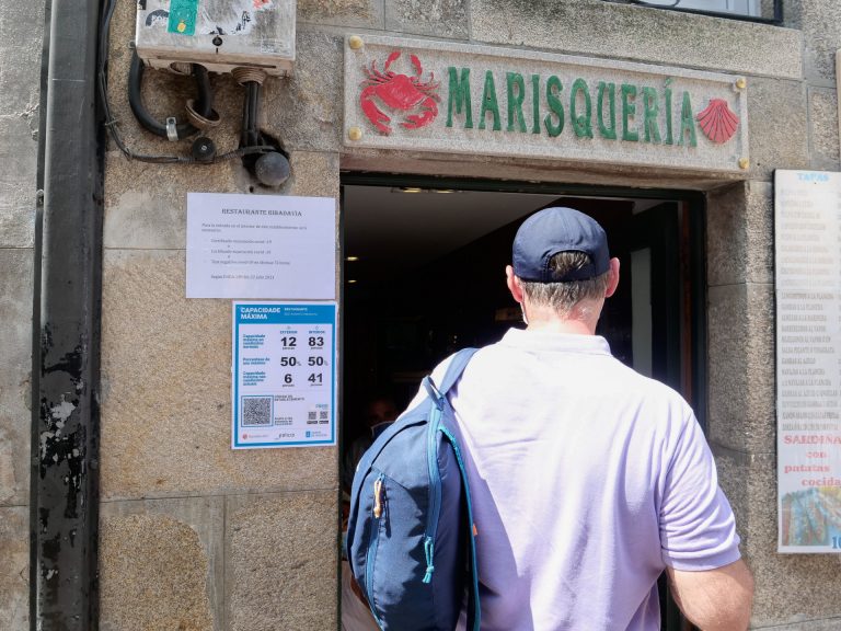 El TSXG deniega la petición de los hosteleros de A Coruña para anular las restricciones de aforo y horarios