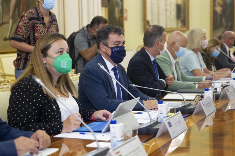 La Xunta lamenta la negativa de Educación a crear un fondo específico para afrontar los sobrecostes de la pandemia