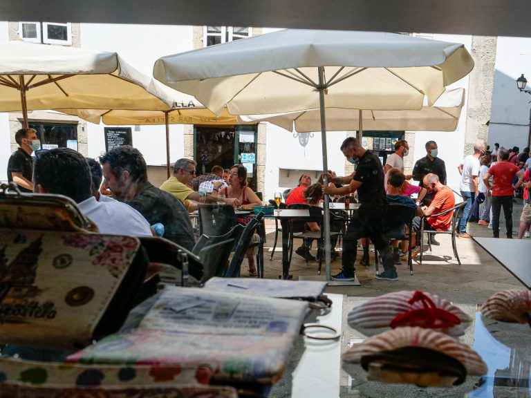 El protocolo para la hostelería, con barras pero sin certificado covid, tendrá que esperar una semana más