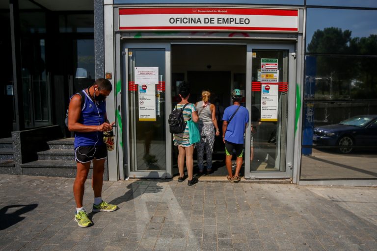 El paro baja en 670 personas en agosto en Galicia, un descenso del 0,4%