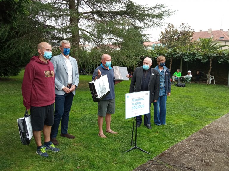 Xacobeo.- Santiago recibe a su peregrino 100.000 tras un agosto de desbordamiento en la oficina de atención compostelana