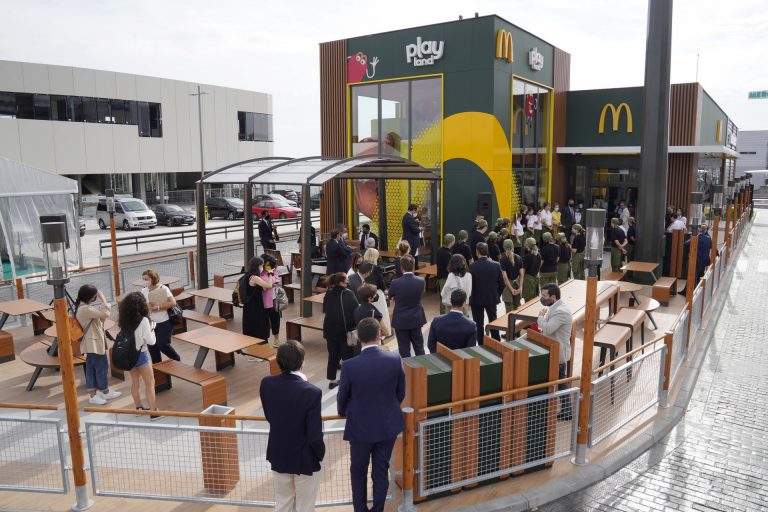 McDonald’s abre este martes su establecimiento 550 en Santiago de Compostela, el segundo de la ciudad