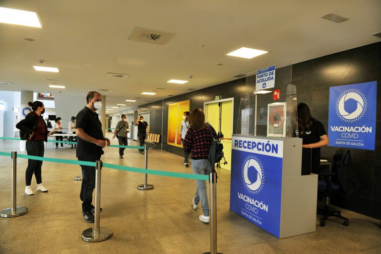 Galicia administra unas 3.400 vacunas en un día y la población con la pauta completa supera el 78%