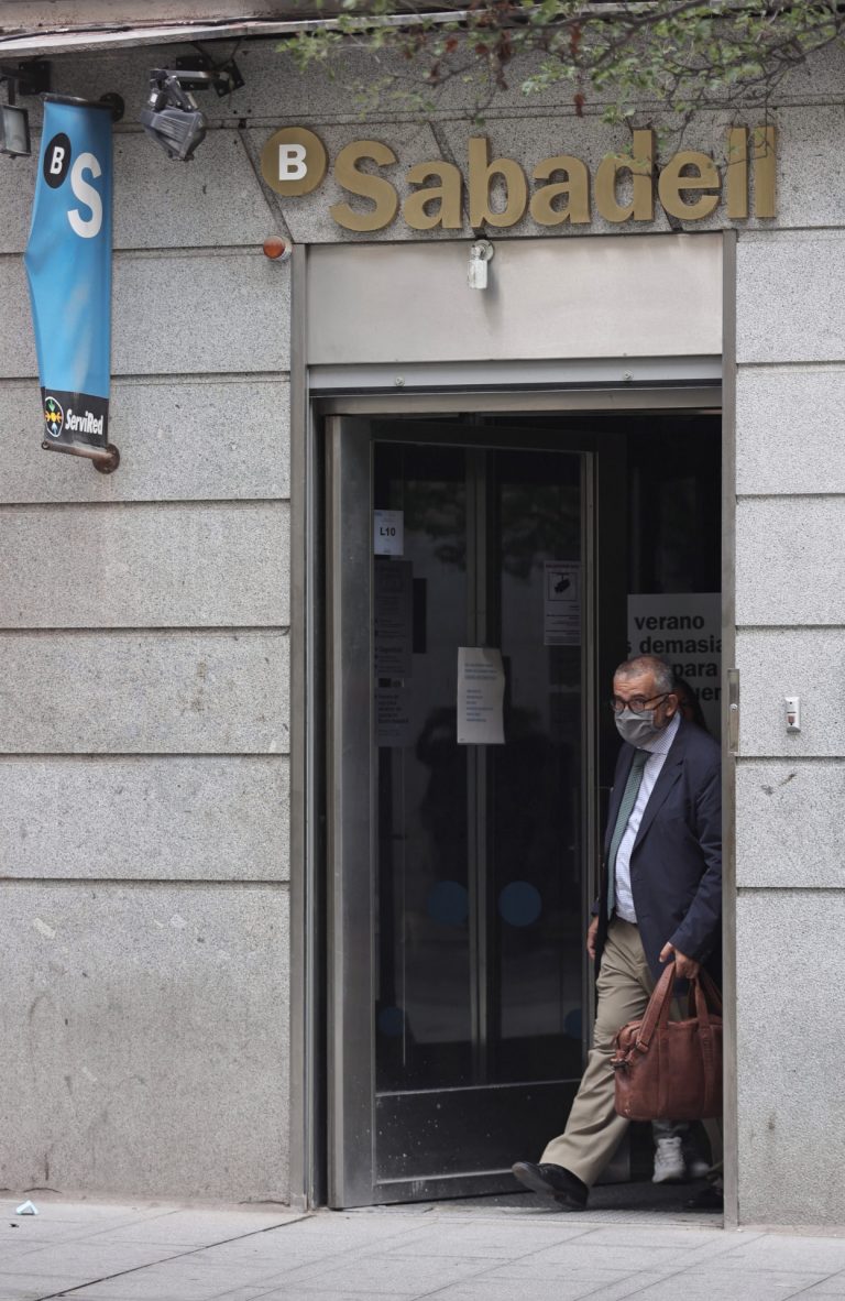 Admitida a trámite la demanda de la Asociación Galega de Consumidores contra 11 bancos por comisiones hipotecarias